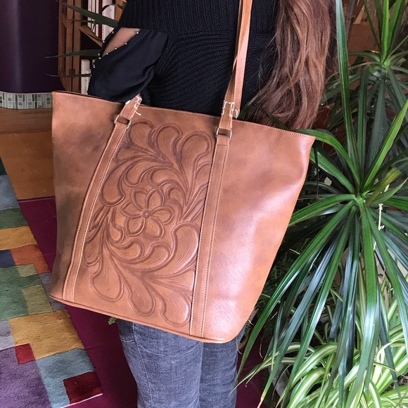 Leaders in Leather hand bag. All leather!